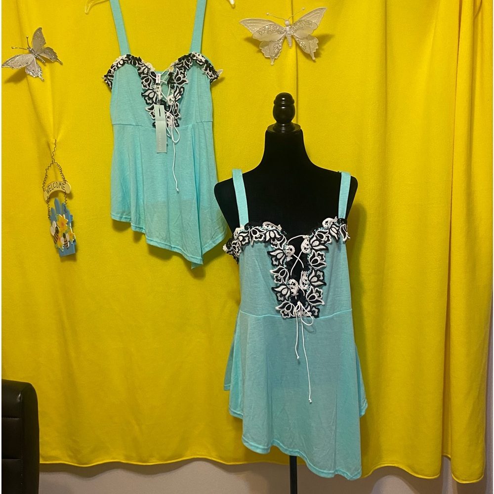 New Beautiful Size Medium (6) or 3 X-Large (14) Blouse!(#292)